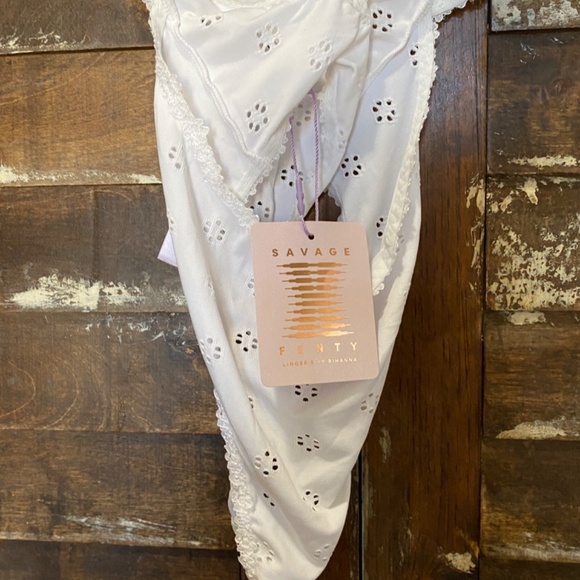 NWT Savage Fenty X Bombshell Broderie Lace Eyelet Teddy White Medium - Picture 7 of 11